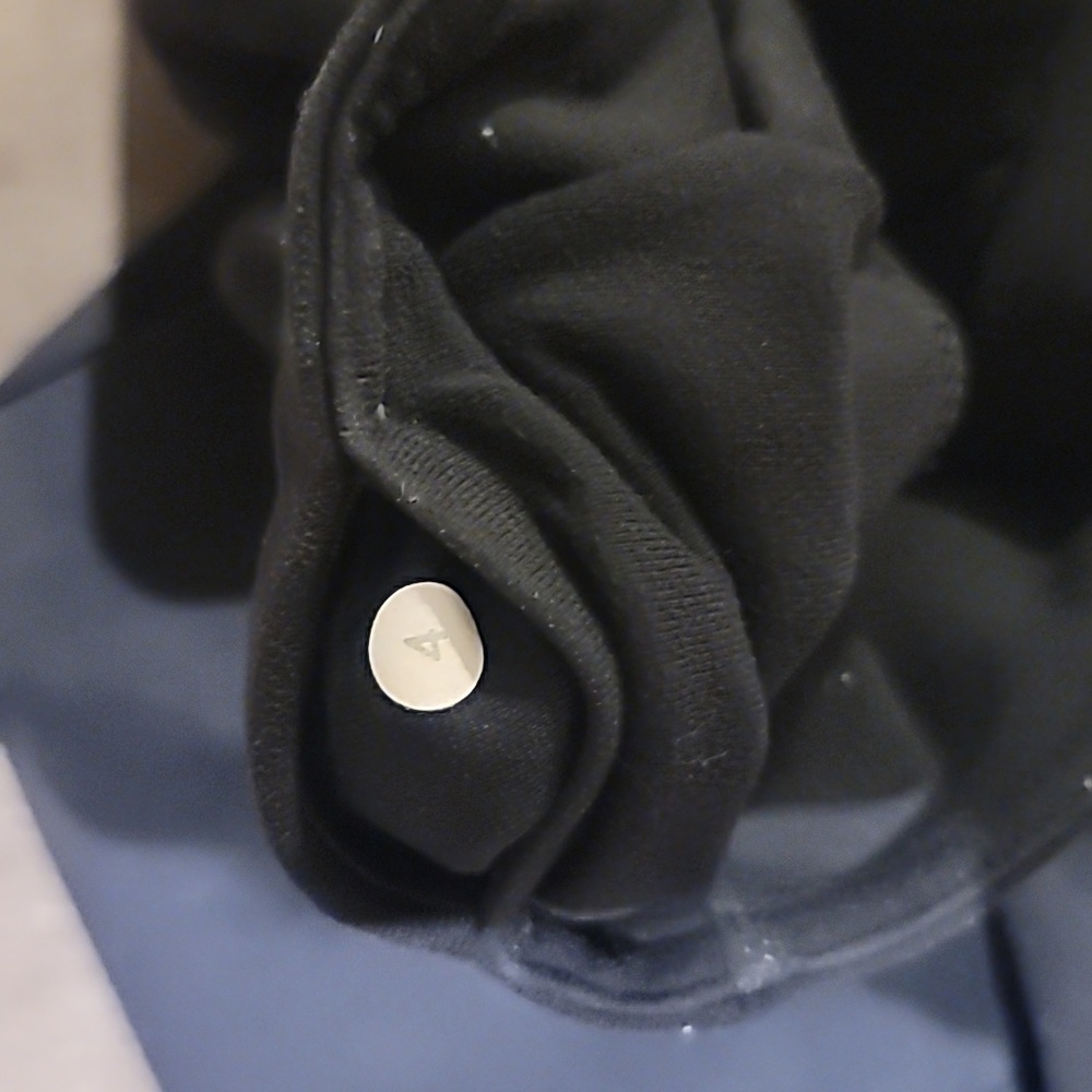 Lululemon - Picture 3 of 4